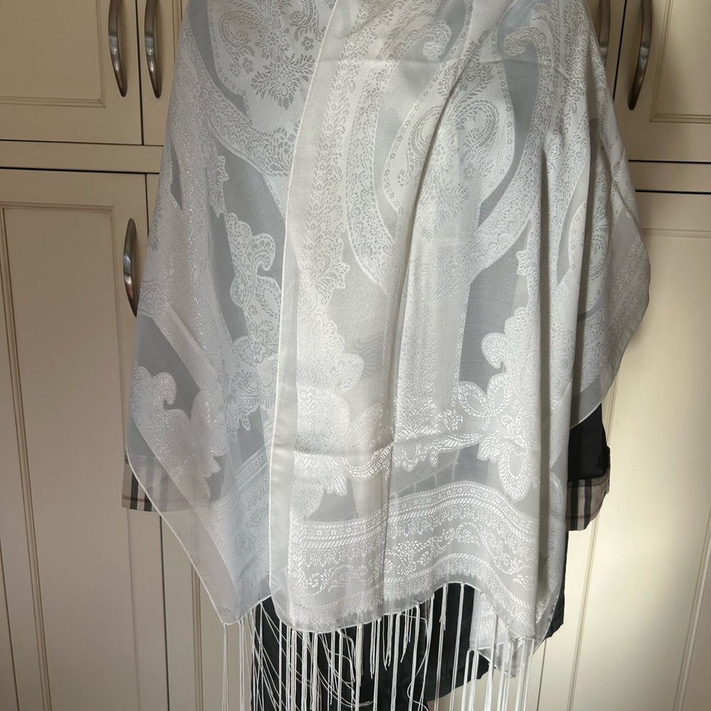 Nanis Italian Jewels White Paisley Wrap